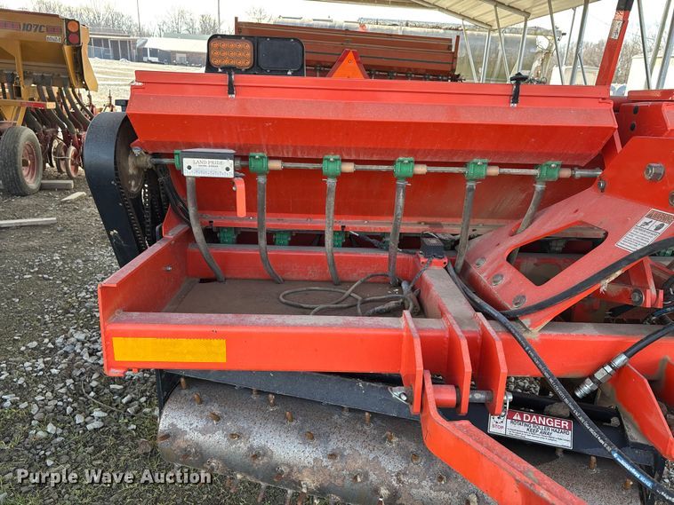 image for item EJ7797 Land Pride NTS2507 grain drill
