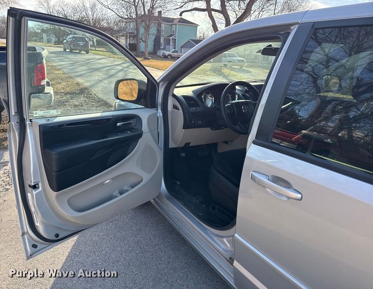 image for item EN0299 2012 Dodge Grand Caravan van