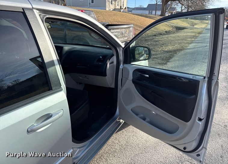 image for item EN0299 2012 Dodge Grand Caravan van