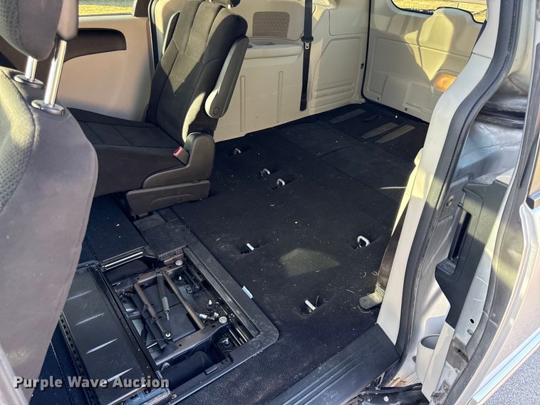 image for item EN0299 2012 Dodge Grand Caravan van