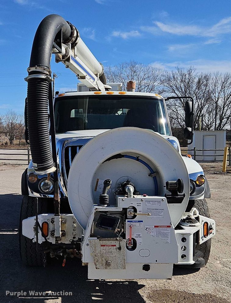 image for item EO4994 2012 International 7400 sewer jetter truck