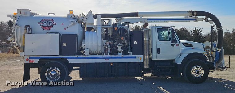 image for item EO4994 2012 International 7400 sewer jetter truck