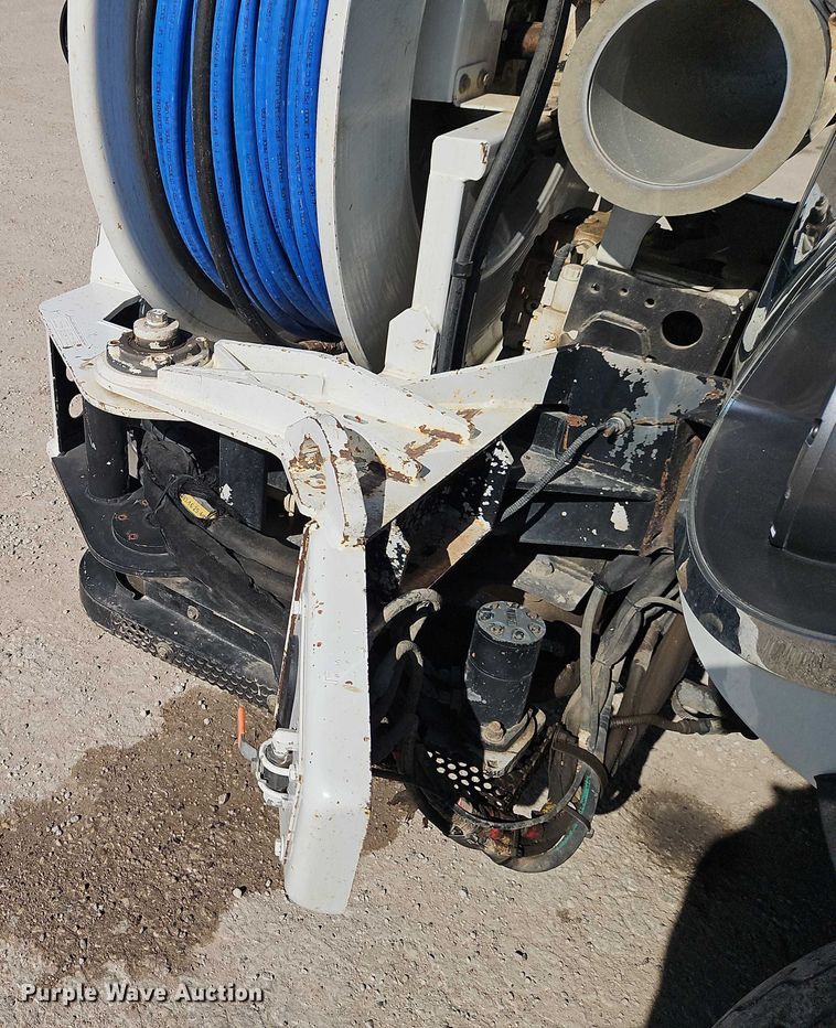 image for item EO4994 2012 International 7400 sewer jetter truck