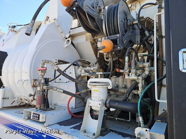 image for item EO4994 2012 International 7400 sewer jetter truck