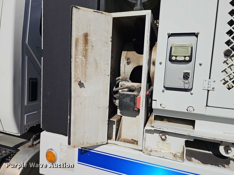 image for item EO4994 2012 International 7400 sewer jetter truck