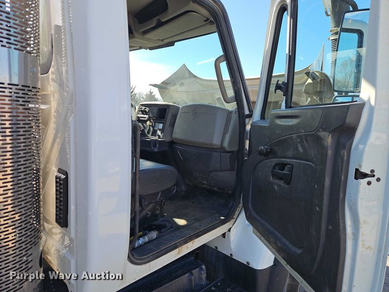 image for item EO4994 2012 International 7400 sewer jetter truck