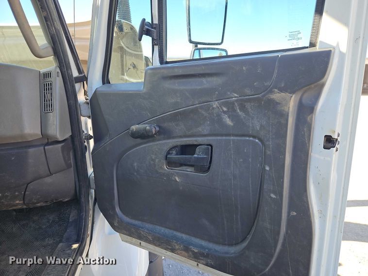 image for item EO4994 2012 International 7400 sewer jetter truck