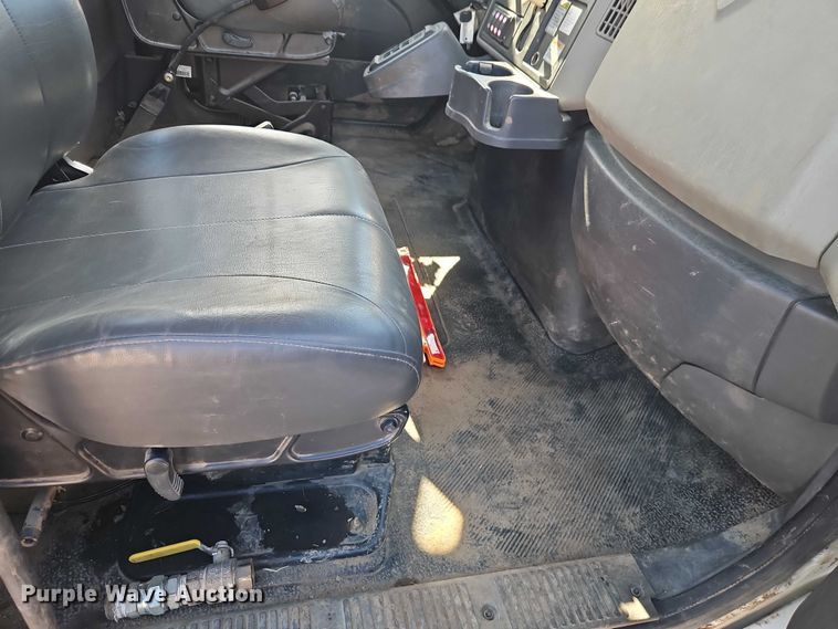 image for item EO4994 2012 International 7400 sewer jetter truck