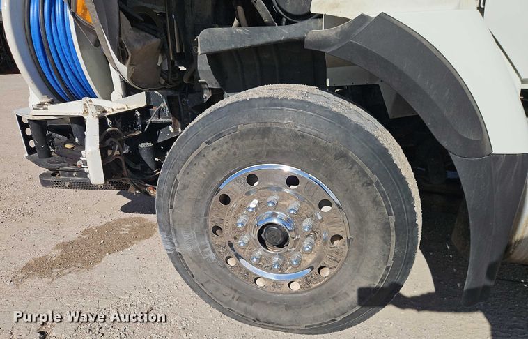 image for item EO4994 2012 International 7400 sewer jetter truck