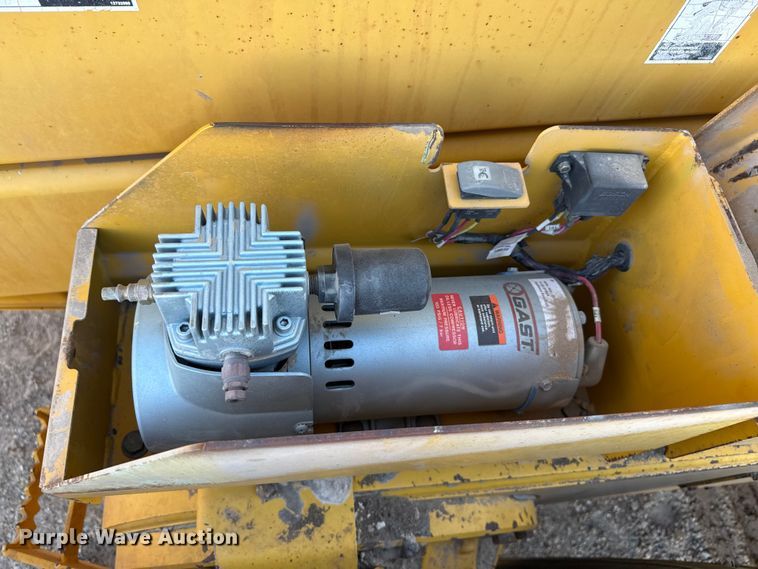image for item EP2984 2005 Volvo G720B motor grader