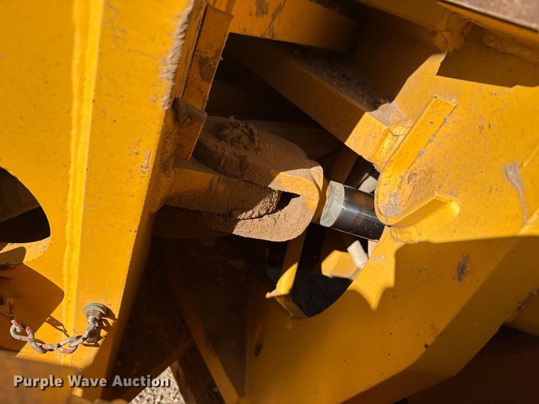 image for item EP2984 2005 Volvo G720B motor grader