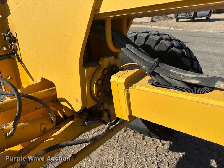 image for item EP2984 2005 Volvo G720B motor grader