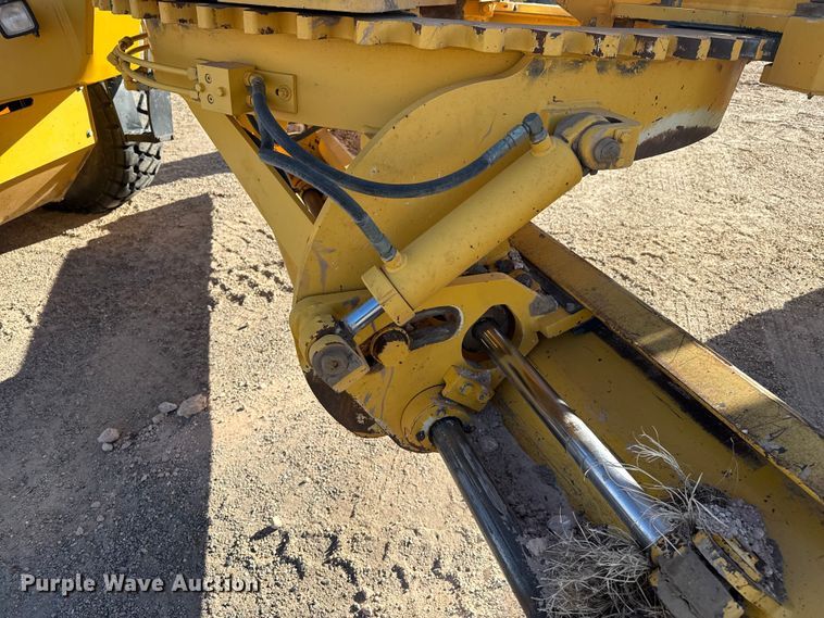 image for item EP2984 2005 Volvo G720B motor grader