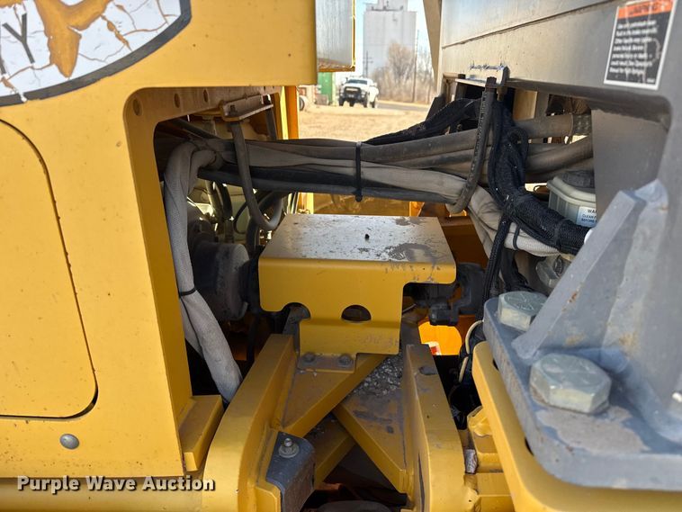 image for item EP2984 2005 Volvo G720B motor grader