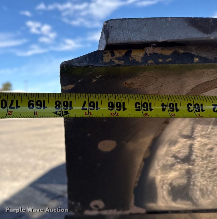 image for item EP2984 2005 Volvo G720B motor grader