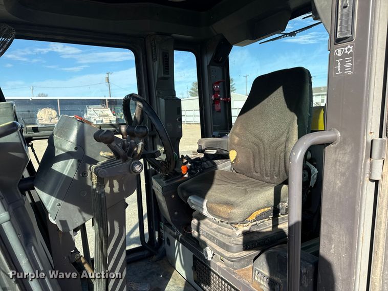 image for item EP2984 2005 Volvo G720B motor grader