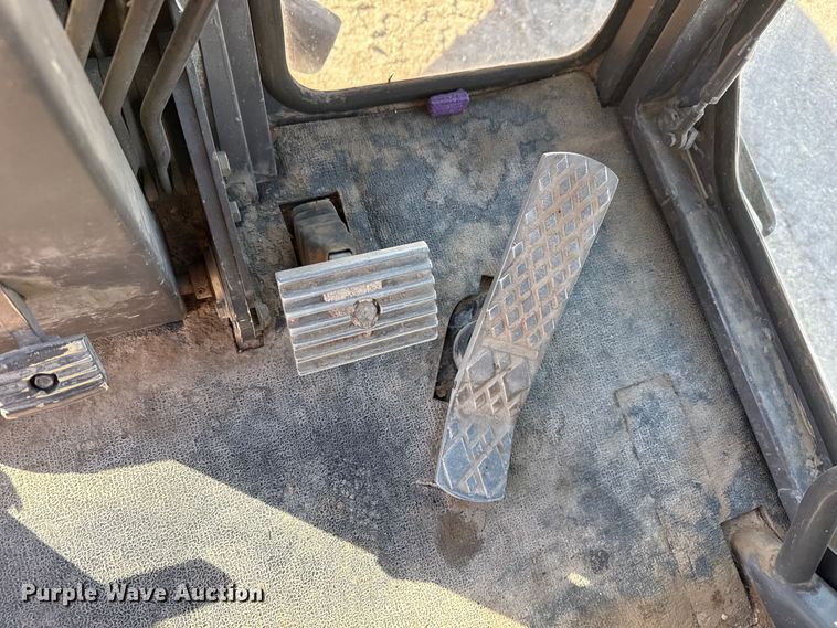 image for item EP2984 2005 Volvo G720B motor grader