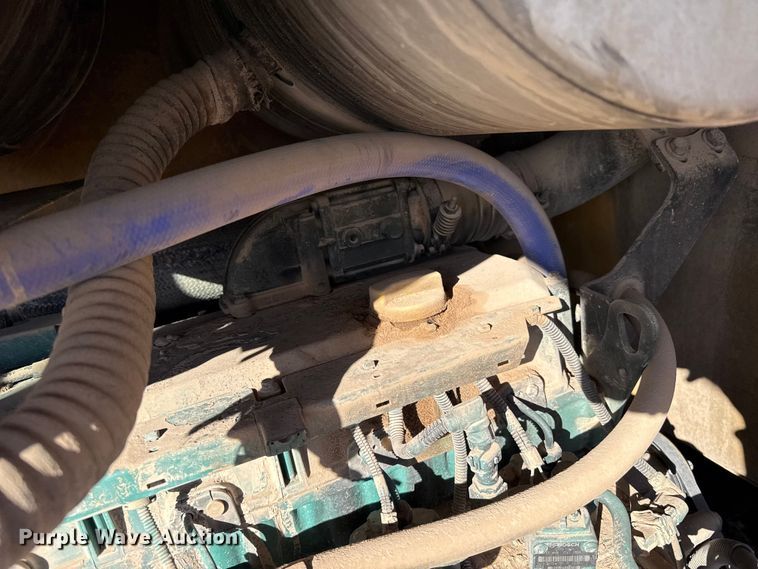 image for item EP2984 2005 Volvo G720B motor grader