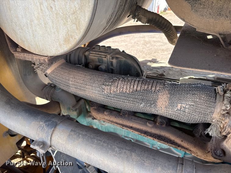 image for item EP2984 2005 Volvo G720B motor grader