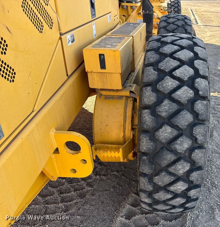 image for item EP2984 2005 Volvo G720B motor grader