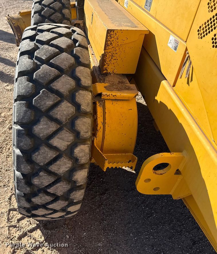 image for item EP2984 2005 Volvo G720B motor grader