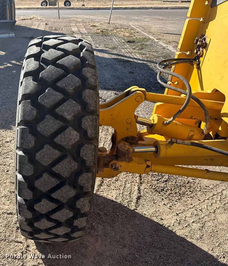 image for item EP2984 2005 Volvo G720B motor grader