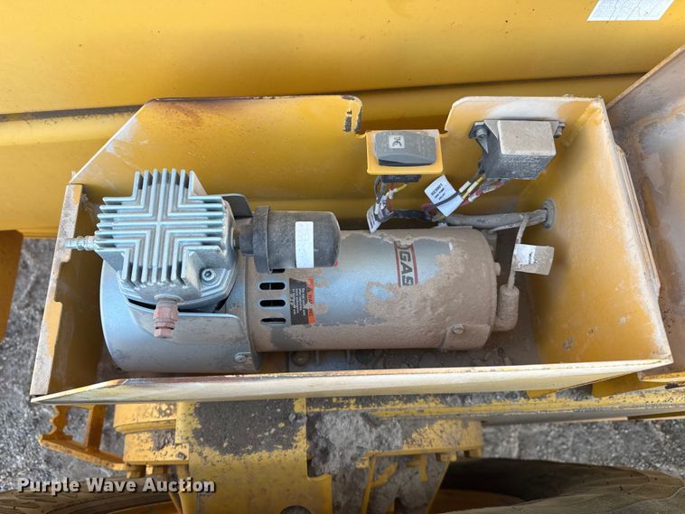 image for item EP2985 2005 Volvo G720B motor grader