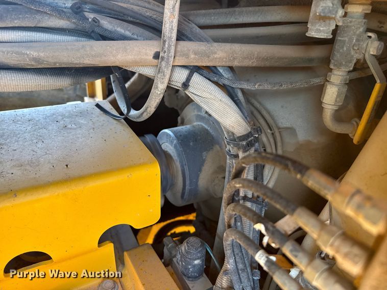 image for item EP2985 2005 Volvo G720B motor grader