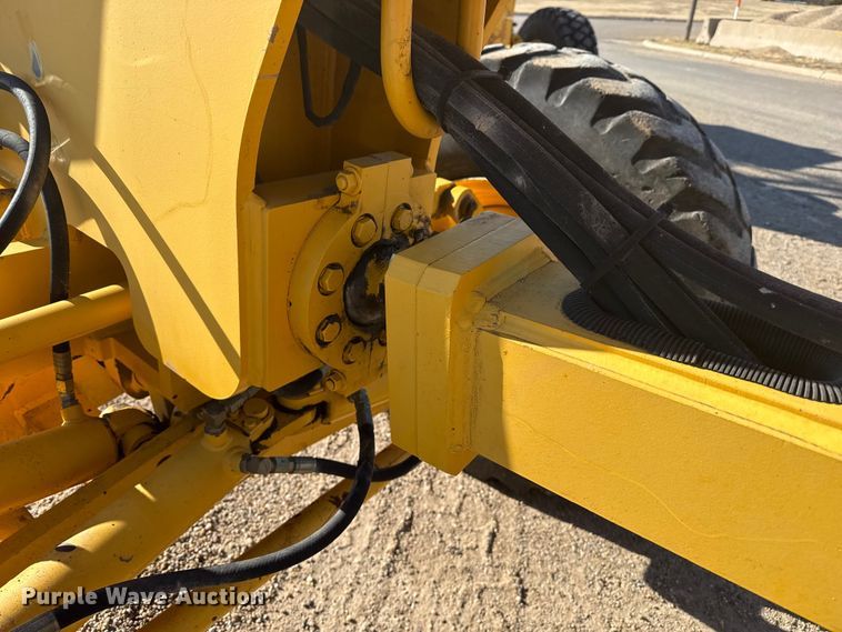 image for item EP2985 2005 Volvo G720B motor grader