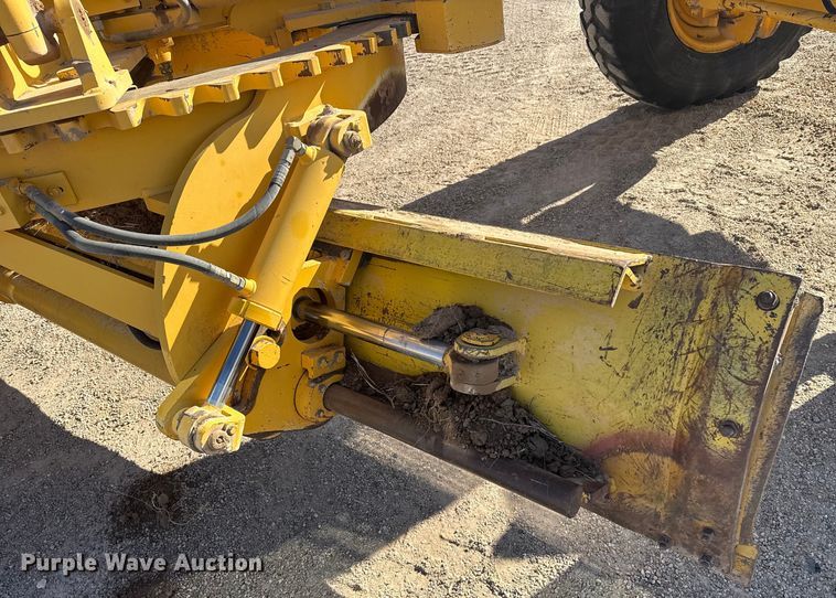 image for item EP2985 2005 Volvo G720B motor grader