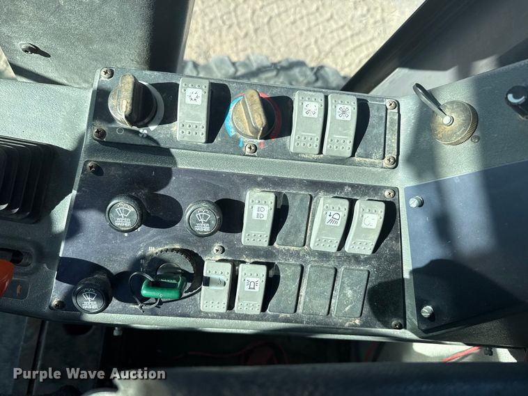 image for item EP2985 2005 Volvo G720B motor grader