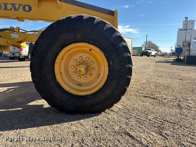 image for item EP2985 2005 Volvo G720B motor grader