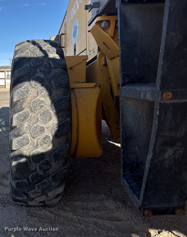 image for item EP2985 2005 Volvo G720B motor grader