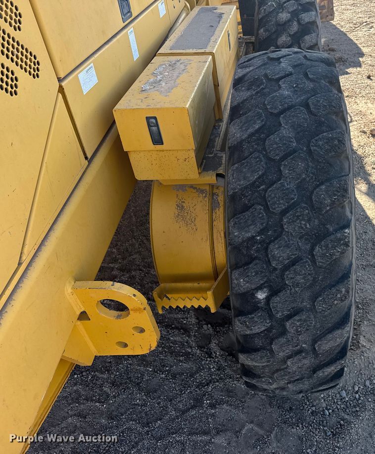 image for item EP2985 2005 Volvo G720B motor grader