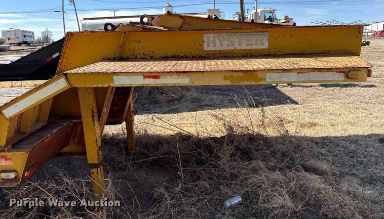 image for item EP2990 1982 Hyster drop deck equipment trailer