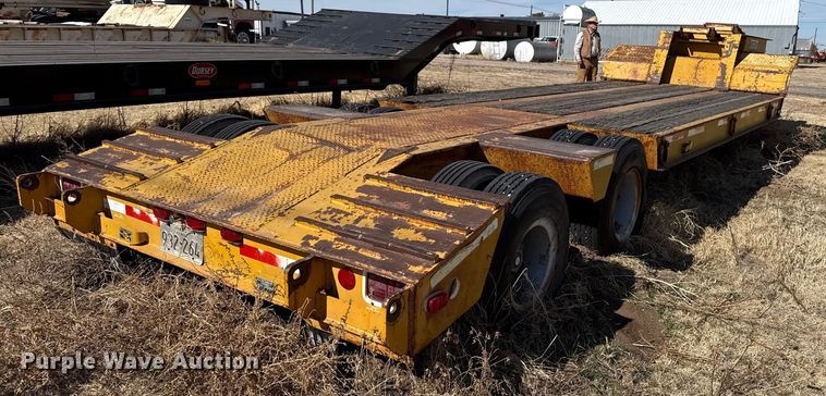 image for item EP2990 1982 Hyster drop deck equipment trailer