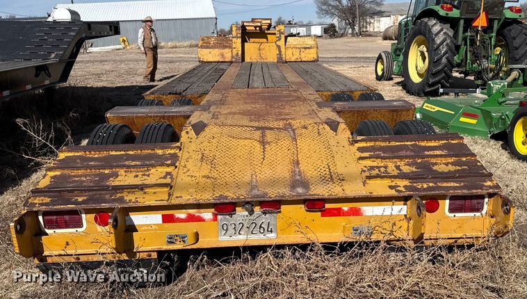 image for item EP2990 1982 Hyster drop deck equipment trailer