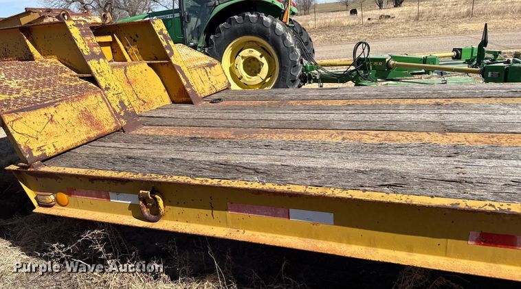 image for item EP2990 1982 Hyster drop deck equipment trailer