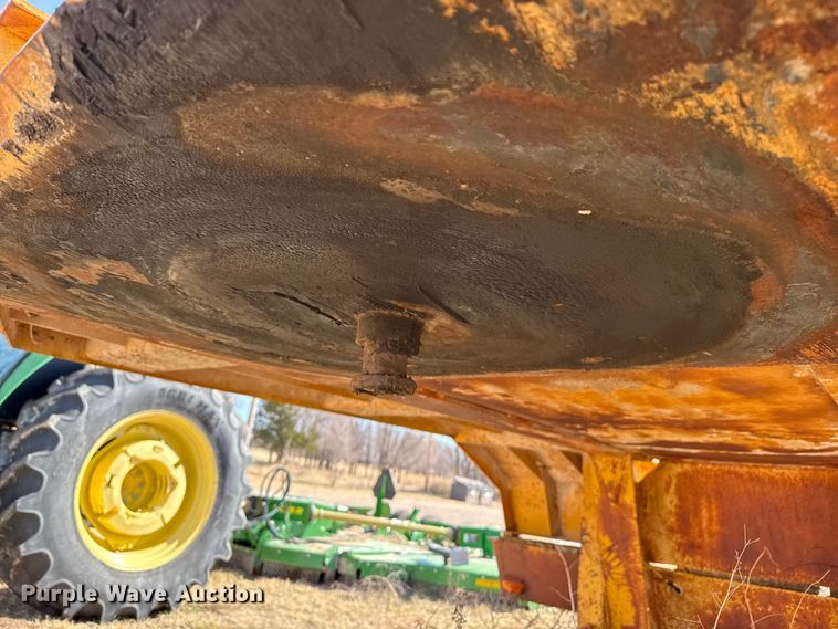 image for item EP2990 1982 Hyster drop deck equipment trailer