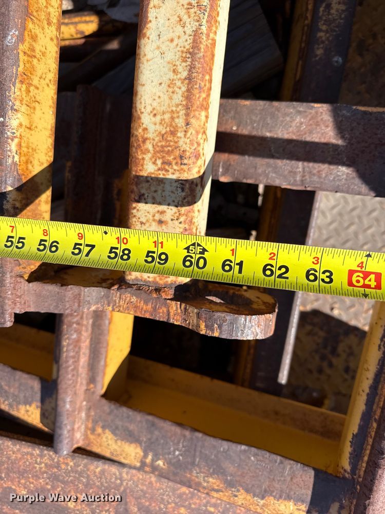 image for item EP2990 1982 Hyster drop deck equipment trailer