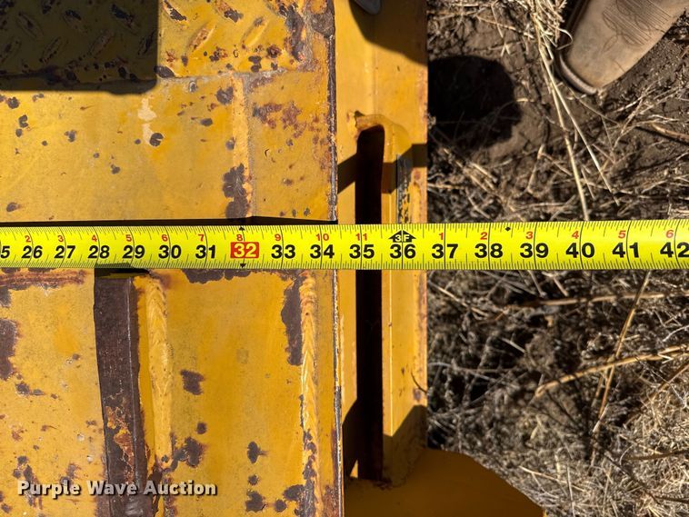 image for item EP2990 1982 Hyster drop deck equipment trailer