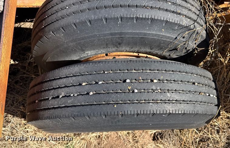 image for item EP2990 1982 Hyster drop deck equipment trailer