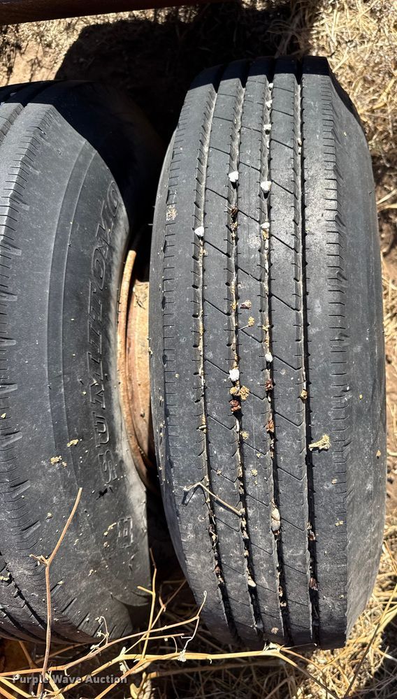 image for item EP2990 1982 Hyster drop deck equipment trailer