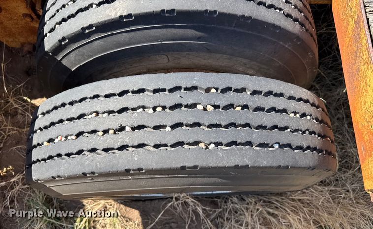 image for item EP2990 1982 Hyster drop deck equipment trailer