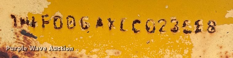 image for item EP2990 1982 Hyster drop deck equipment trailer