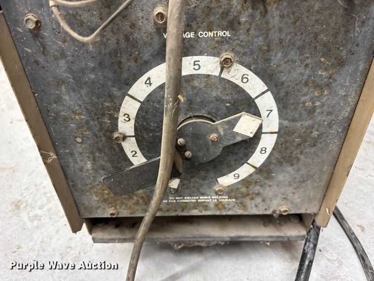 image for item ER0423 Hobart Beta Mig 200 welder