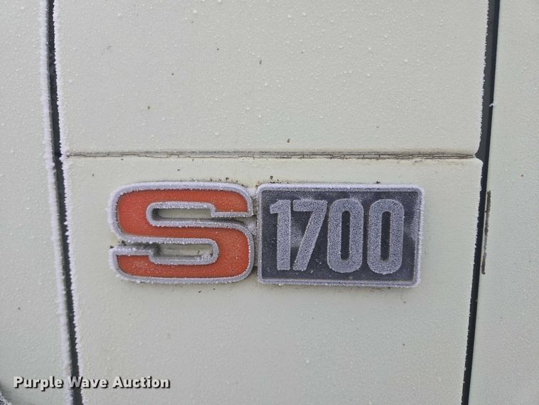 image for item ES2608 1987 International S1700 semi truck