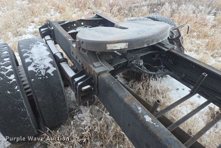 image for item ES2608 1987 International S1700 semi truck