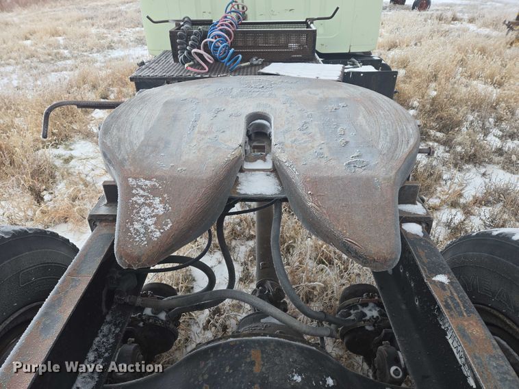 image for item ES2608 1987 International S1700 semi truck