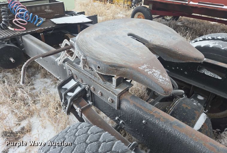 image for item ES2608 1987 International S1700 semi truck